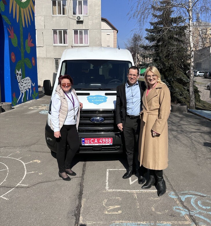 «Мобільні клініки для ВІЛ-позитивних дітей» в Україні